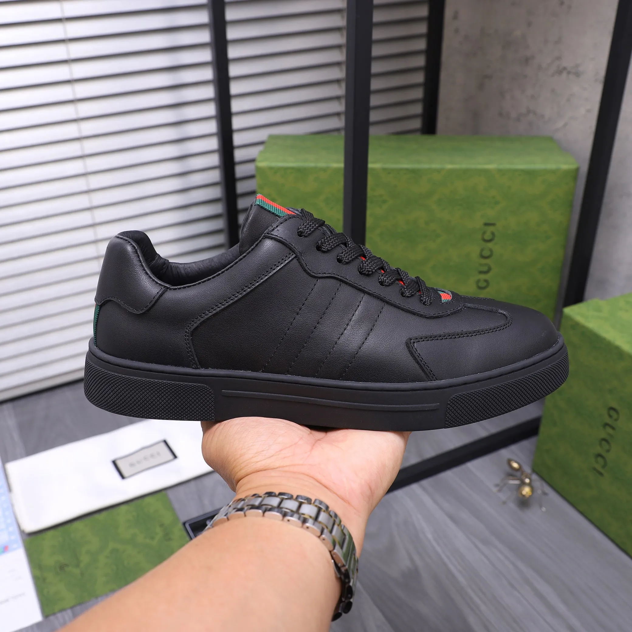 Men's shoes 💰p400 Product trademark: GUCCI "Gucci" casual lace-up men's shoes Regular size: 38-45 (45 is custom-made and non-returnable) Product materials: Selected high-quality cowhide upper, pigskin lining, original rubber outsole